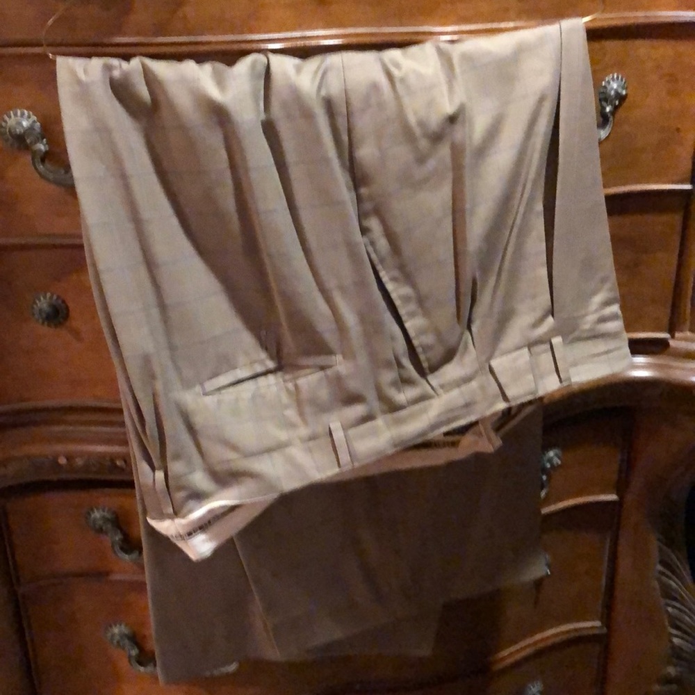 Suit - Picture 4 of 4